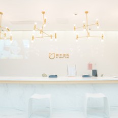 武漢門牙種植牙多少錢一顆！武漢萌芽齒科(光谷時代廣場)種植牙價格一覽表，瑞士百丹特Biodente種植牙：9151元起/顆！