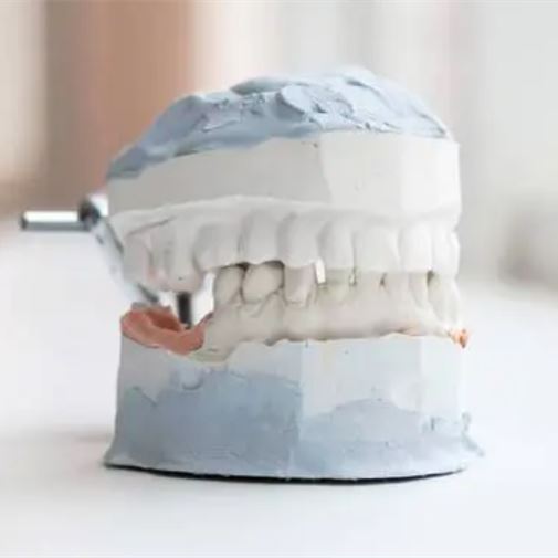 臺(tái)州黃偉口腔