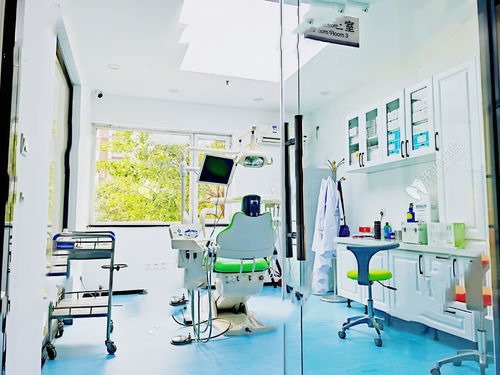 臺(tái)州門牙種植牙多少錢一顆！臺(tái)州許捷口腔診所種植牙價(jià)目表已更新，德國Camlog卡姆洛種植體：5649元起/顆！